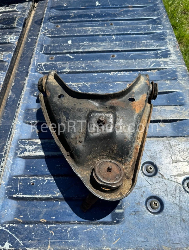 Brazo de control superior lado del conductor Dodge Ram 1989-1993 primera generación Cummins OEM 4000 lb Foto 1 de 1