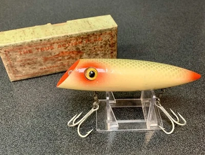 VINTAGE HANSON FISH LURE CO. WOOD SALMON PLUG GLASS EYE SILVER SCALE BOX Sz 5 - Image 1 of 4