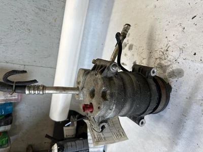 Compresor de aire acondicionado usado para: camioneta Chevrolet Silverado 2500 2002 4,3 grado C Foto 1 de 4