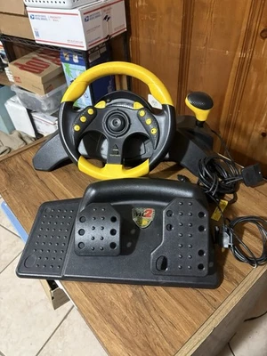 ¡PROBADO! Volante y Pedales Mad Catz Universal Pro GameCube Playstation Xbox Foto 1 de 4