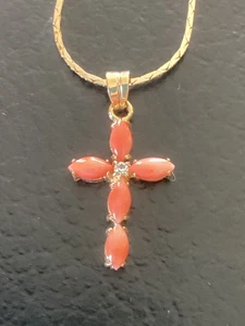 Neu Coral Supply Hawaii zierliches natürliches Korallenkreuz mit Strass Mitte Anhänger - Bild 1 von 6
