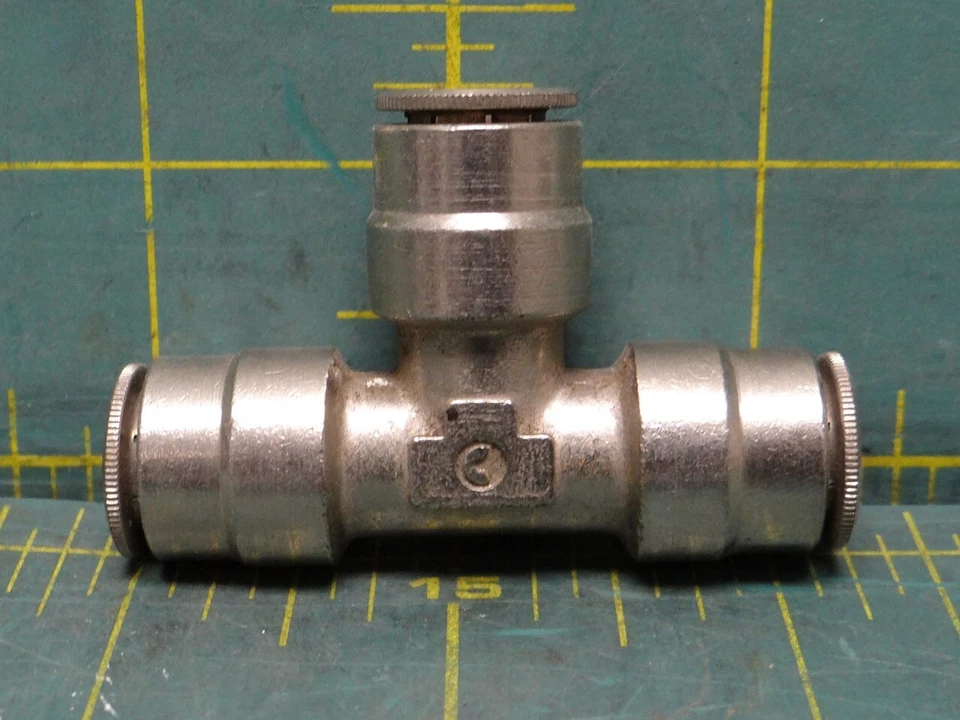 Stainless Steel Tube Fitting Union Push to Connect Tee 10mm x 10mm x 10mm - Image 1 of 3