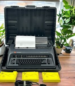 Machine à écrire électronique vintage Olympia Werke AG Report 4 rubans coque rigide testée