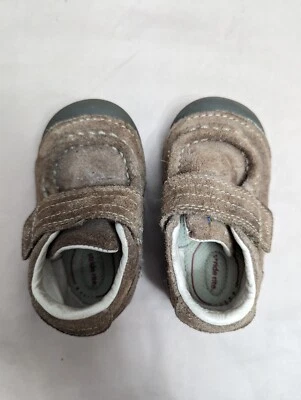 Zapatos Stride Rite Darwin Infantil 4.5M Gamuza Cuero Marrón Usados En Buen Estado Foto 1 de 4