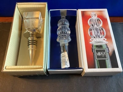 2 tapones de vidrio para botellas de vino: monograma inicial “F” y Mikasa - nuevo en caja L# R216 Foto 1 de 4