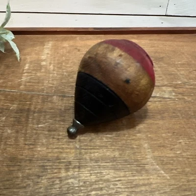 Spinning Top Pequeño Vintage, Punta de Acero Rojo, Blanco y Azul Antiguo En Buen Estado Foto 1 de 4