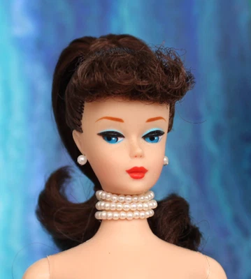 Barbie cola de caballo desnuda REPRO cabello castaño oscuro ojos azules pestañas moldeadas Dbox4 ÚNICA EN SU CLASE Foto 1 de 4