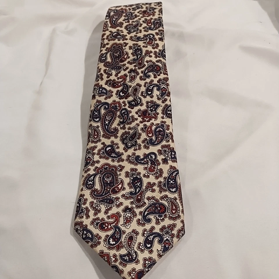 Corbata Oscar De La Renta 100 % seda Foto 1 de 4