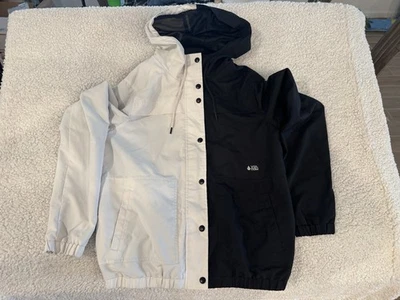 Chaqueta con capucha Volcom Water Restraint para mujer blanca y negra talla S 4/6 Foto 1 de 4