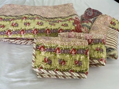 POTTERY BARN 蔓越莓红色粉红色拼布花卉大号被子和假腿! — 第 1/4 张图片