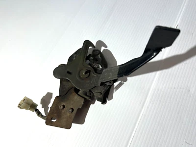 Mazda RX7 FC 1986-1991 OEM MONTAJE DE PESTILLO DE CAPÓ Foto 1 de 4