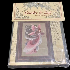 Patrón de punto de cruz contado de lavanda y encaje diseños victorianos de hadas sueños nuevo en paquete - Imagen 1 de 2