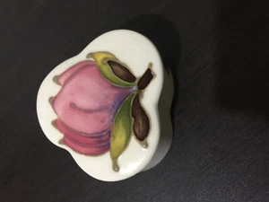 moorcroft tinket box pink magnolia flower pink floral box art pottery england - Picture 1 of 11