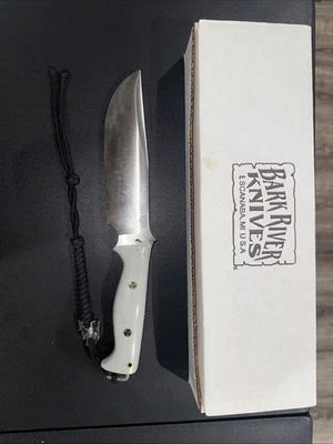 Bark River Bravo Survivor CPM 3V Acorazado Gris Mar Azul Forro, Caja y Funda Foto 1 de 4