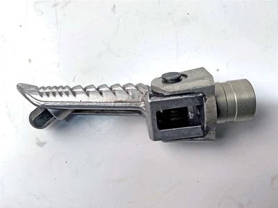 Pé direito Suzuki GSX-R1000 K8 2008 - 4351641G00000 - Imagem 1 de 4