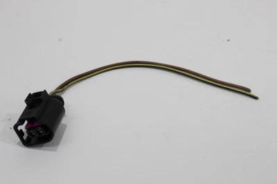 Audi RS4 8D B5 FL 2 Pin Wiring Connector and Short Length of Wire 4D0971992 - Image 1 of 4