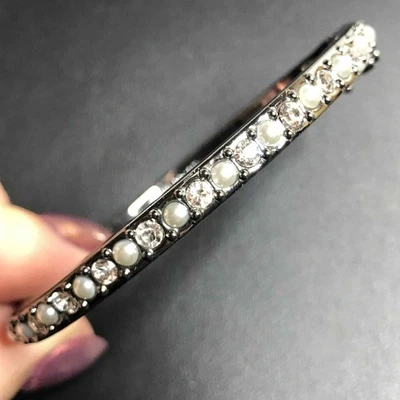 7952 Brazalete Brazalete Givenchy Tono Hematita Imitación Perla Cristal Transparente Foto 1 de 2