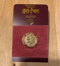 Universal Studios The Wizarding World of Harry Potter Gryffindor Crest Pin