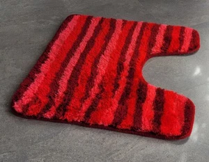 Twist Red/ Rot-Dunkelrot-Beerenrosa WC-Vorleger mit Ausschnitt 55x55cm Streifen - Bild 1 von 4