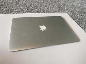 Apple MacBook Air 13.3 in A1466 EMC2925 - Silver - LOCKED-FOR PARTS No Power - Picture 1 of 9