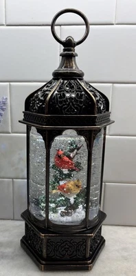 Globo de nieve LED con cardenales Foto 1 de 4