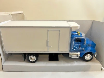 NEW RAY SS-15803B PETERBILT REFRIGERATOR BOX TRUCK BLUE CAB 1:43 SCALE - #1834 - Image 1 of 4
