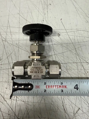SWAGELOK SS-1VS8, 316SS 1/2" TUBE OD NEEDLE VALVE - Image 1 of 2