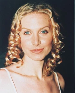 77261 Elizabeth Mitchell Color Photo Wall Print Poster US - Picture 1 of 7