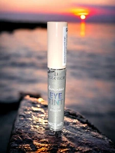 Essence Luminous Eye Tint Liquid Lidschatten 06 Sparkle Jade trocknet wie Puder - Bild 1 von 2