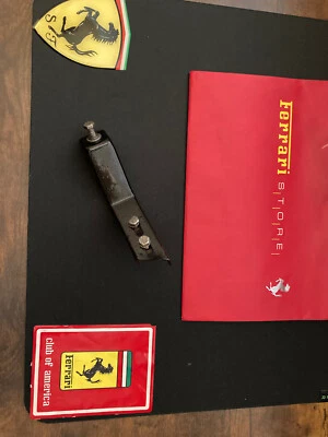 308 Gts-328 Gts Ferrari Oil Cooler Bracket is Oem Part. Foto 1 de 4