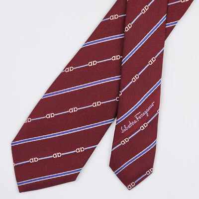 Corbata Salvatore Ferragamo Corbata Seda Logo Gancini Azul Rayas sobre Rojo Foto 1 de 4