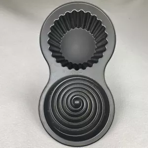 Wilton Jumbo Giant Cupcake Cake Pan - 10 Cup Capacity Aluminum Non-stick - Picture 1 of 7