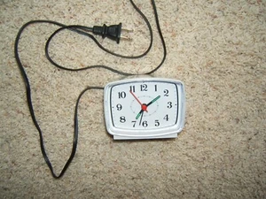 Vintage I.E.L. Electric Alarm Clock Model IQT2010 great condition - Picture 1 of 5