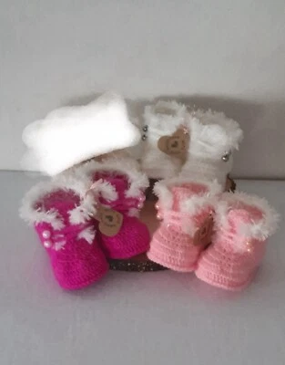 Stivaletti bebè all'uncinetto, fatti a mano, regalo baby, lana oeko-tex,handmade - Immagine 1 di 3