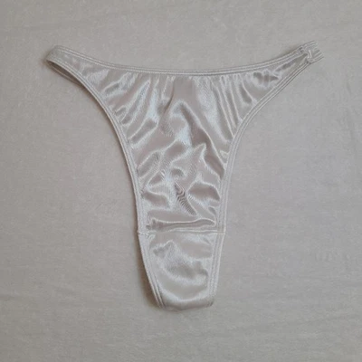 Calcinha Tanga Delicates Sedosa Segunda Pele Cetim Corte Completo Tamanho Pequeno - Imagem 1 de 4