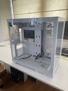 Lian Li O11 Dynamic Evo RGB Mid-Tower White Computer Case - Picture 1 of 4