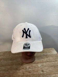 New York Yankees 47 BLANCO Sombrero Ajustable OSFM Nuevo MLB - Imagen 1 de 5