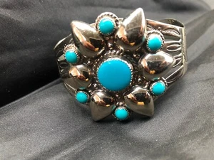 Glockenhandelsposten silberne Manschette Armband mit sternähnlichem Motiv - Bild 1 von 5