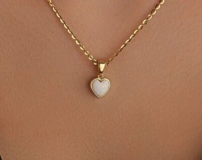 Colgante en forma de corazón de ópalo de fuego simulado corte corazón de 2 quilates enchapado en oro amarillo de 14 quilates Foto 1 de 4