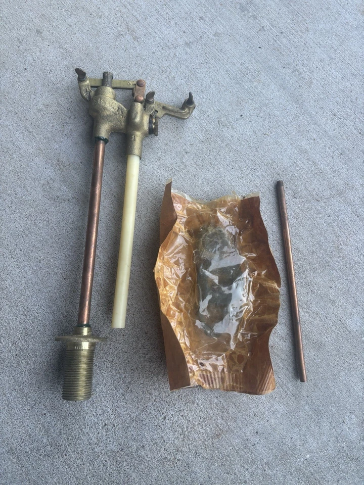 Herrajes de inodoro antiguos de cobre, armario de agua, NOS Foto 1 de 4