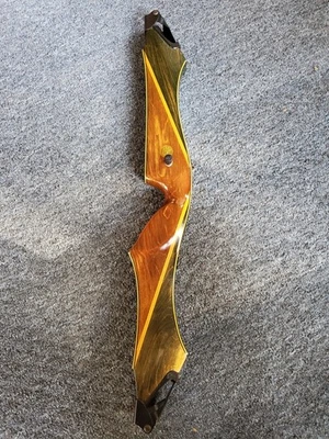 Arco recurvo de derribo Bear Grayling C Riser solo 68" 34# C-1258 Foto 1 de 4