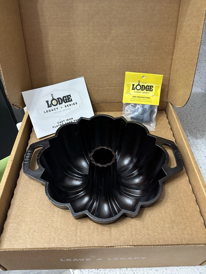 Lodge Cast Iron Fluted Cake Pan LLFCP Legacy Series