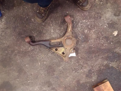 Brazo de control inferior izquierdo conductor delantero XL-7 se adapta a 00-06 VITARA 243616 Foto 1 de 4