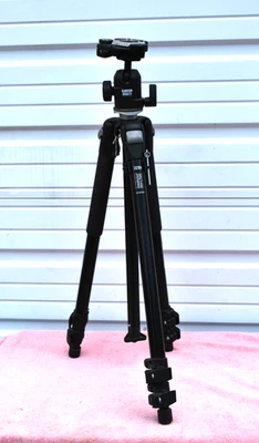 Manfrotto Bogen Professional Aluminum Tripod 3021BN With 488 RCO Head - Image 1 of 4