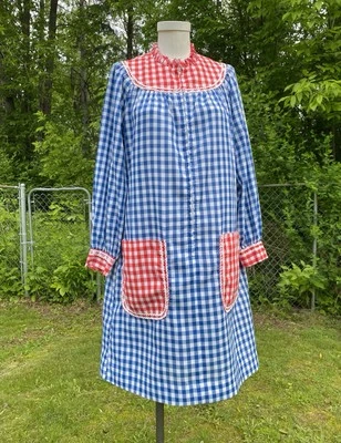 Vestido de casa abrigo modelo vintage años 70 cuadros guinga en contraste payaso años 60 Foto 1 de 4