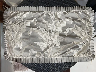 Juego de 2 almohadas Rainbow Home Fashions tamaño king 20"X36" farsa trenzada con volantes Foto 1 de 4