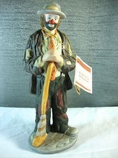 The Emmett Kelly Jr. Collection by Flambro Sweeping Up Clown 1984 8" tall