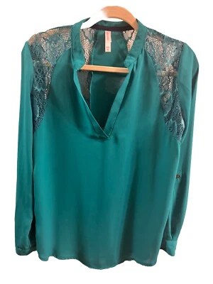 Xhilaration Blusa Mujer Verde Transparente Con Encaje Manga Larga Mediana’s Foto 1 de 4
