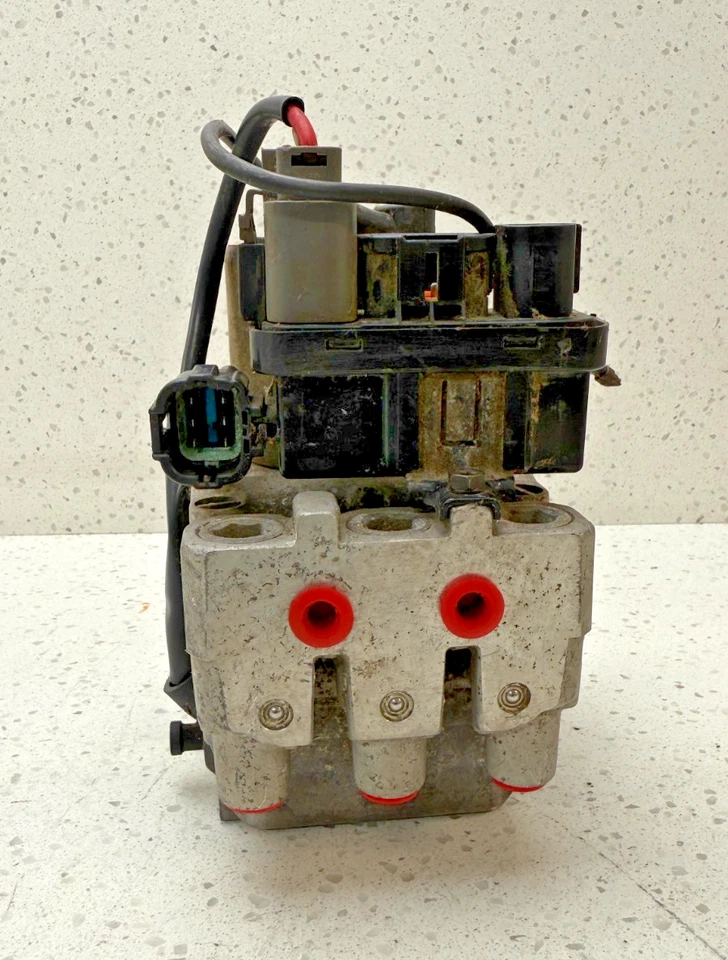 97-98 Infiniti Q45 ABS Pump Control OEM 476004P000 Module  B377-14 Foto 1 de 4