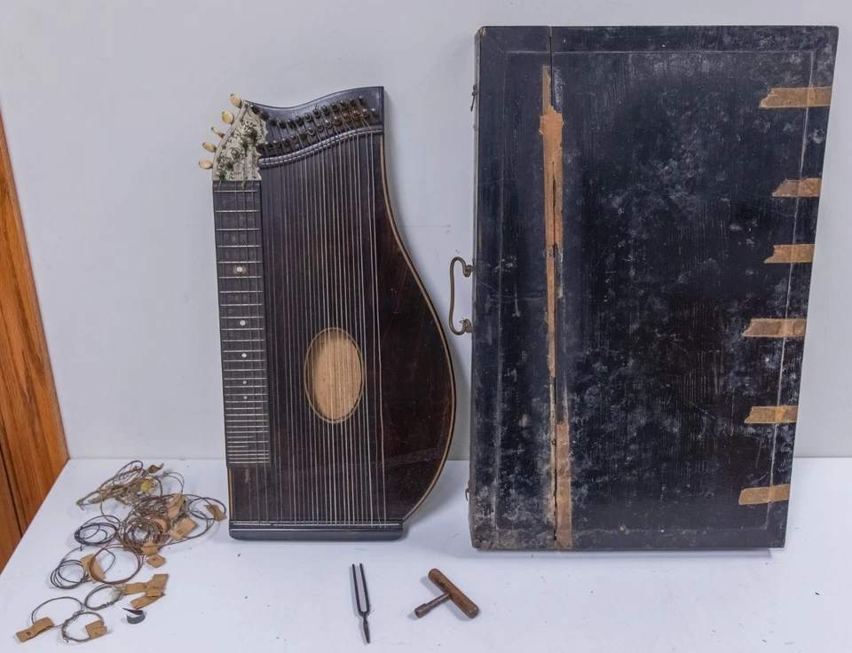 Arpa de guitarra antigua - cítara de concierto de 32 cuerdas - necesita cuidado Foto 1 de 4